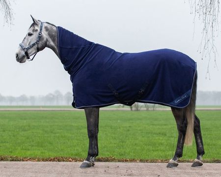 QHP Fleecedecke Brilliance mit Hals, Abschwitzdecke, Trainingsdecke