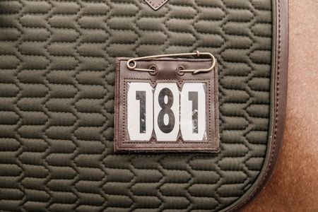 Kentucky Kopfnummer PVC + Sicherheitsnadel, Stratnummer